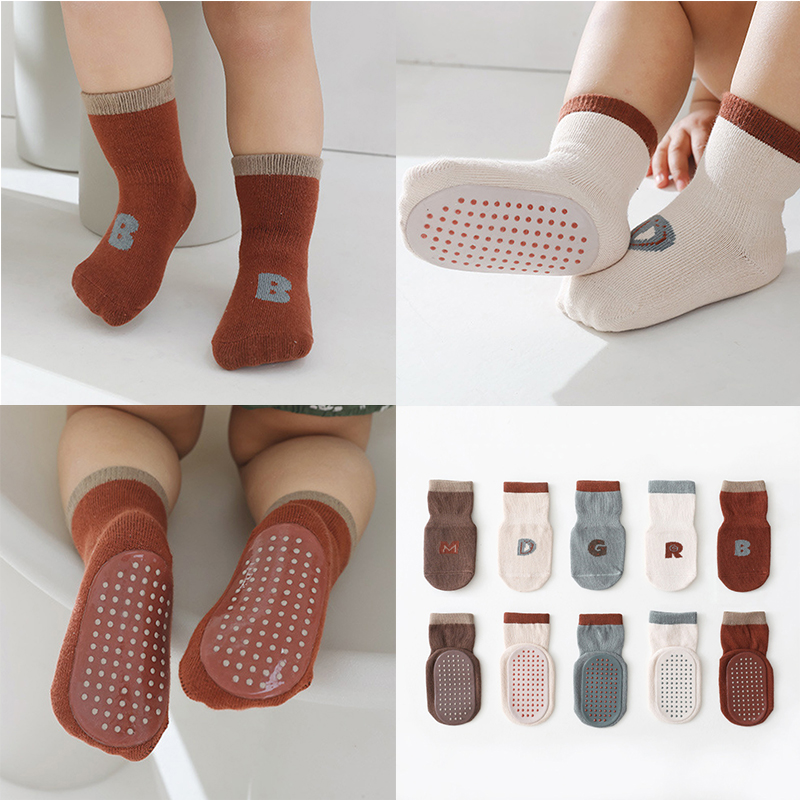 Đôi vớ cotton mềm chống trượt xinh xắn cho bé yêu