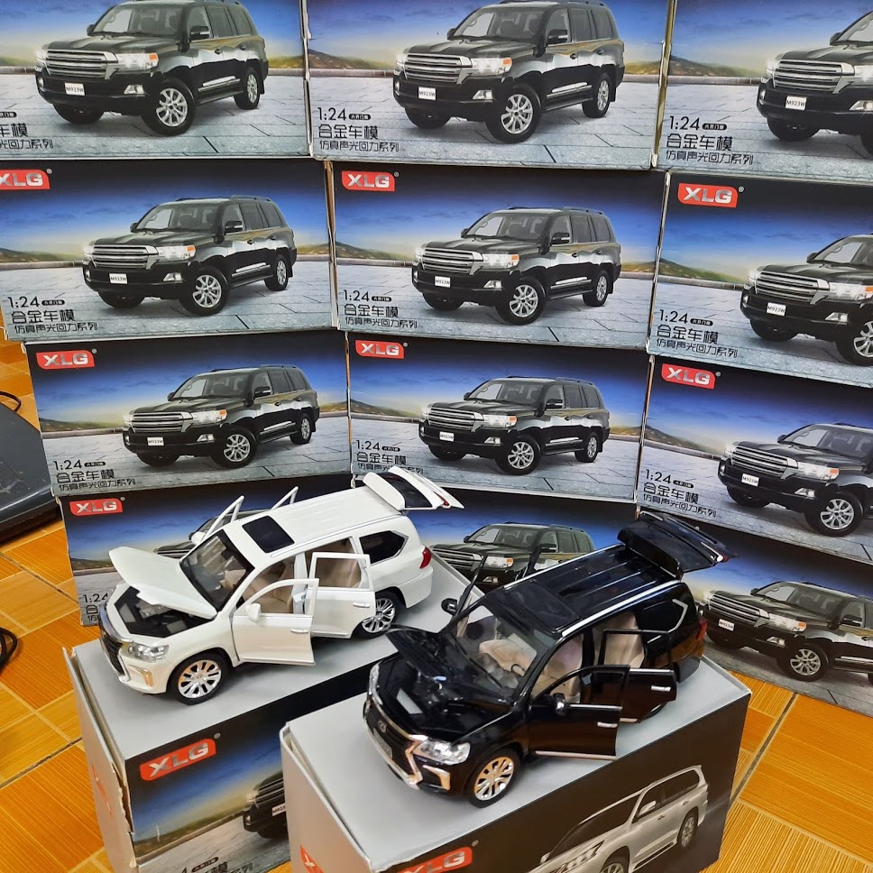 Mô hình xe ô tô Lexus LX570 tỉ lệ 1:24 bằng kim loại có đèn và âm thanh động cơ mở được cửa xe