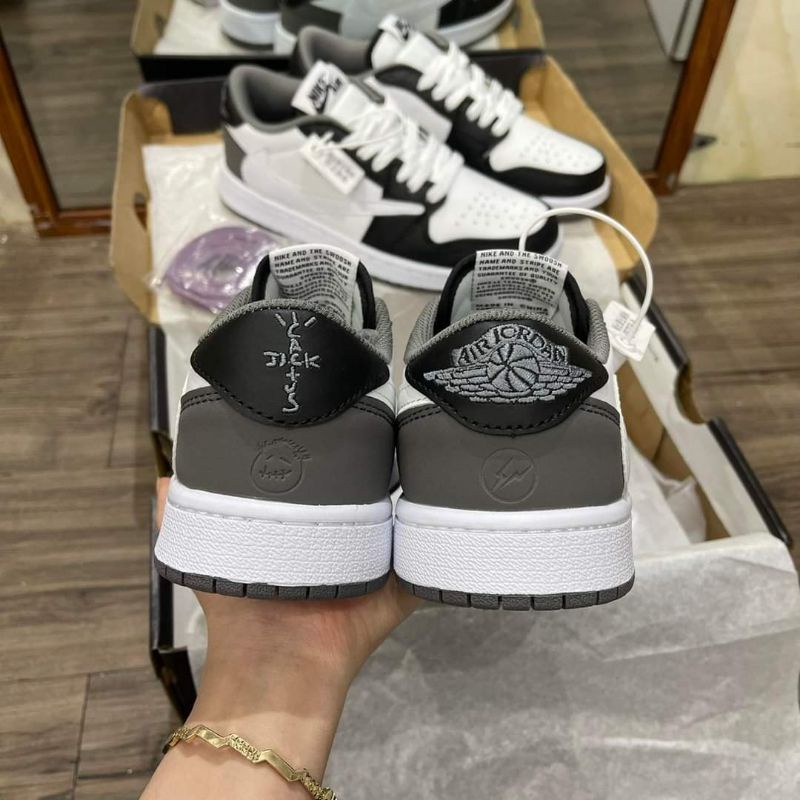 JD Travis scott nêu đen