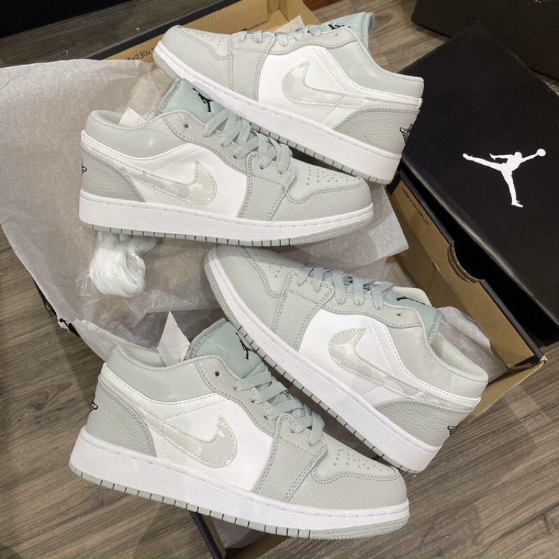 Giầy sneaker xám trắng low dễ phối đồ hot hit