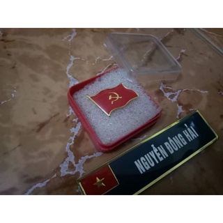 Huy hiệu cờ Đảng