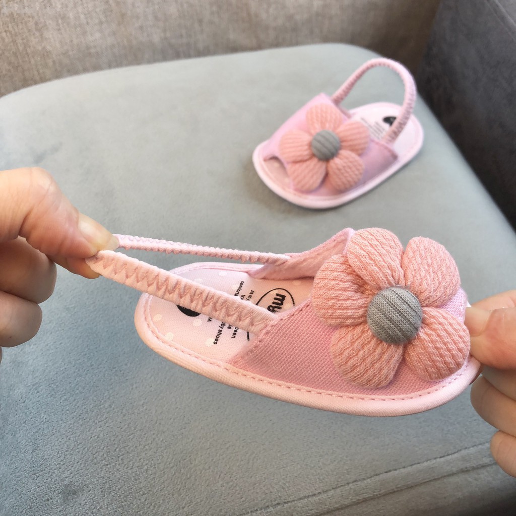 Giày tập đi hoa mai cho bé