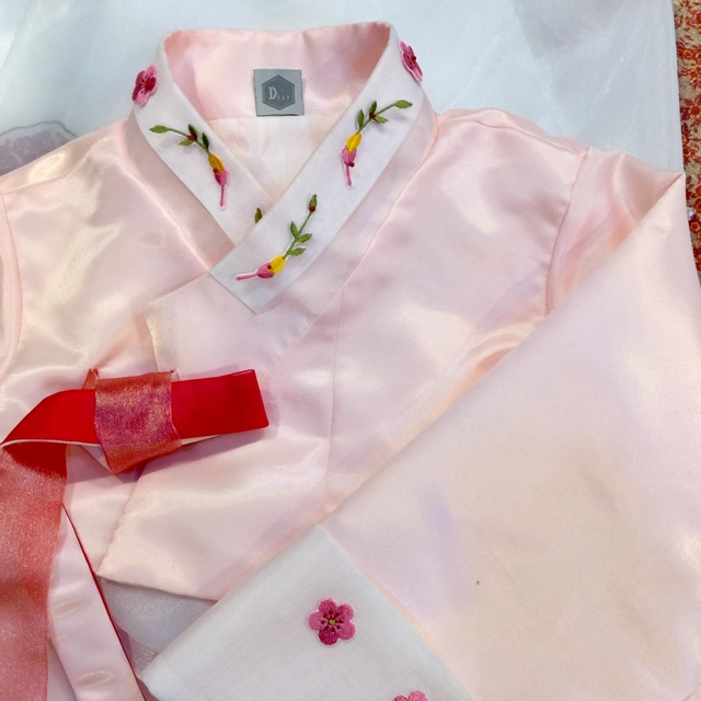 2 bộ Hanbok áo vạt ngang