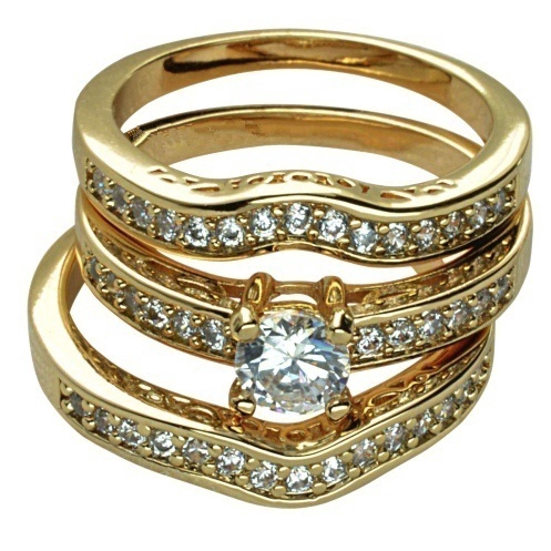 Bộ trang sức ba chiếc nhẫn vàng đính kim cương thời trang dành cho bạn nữ