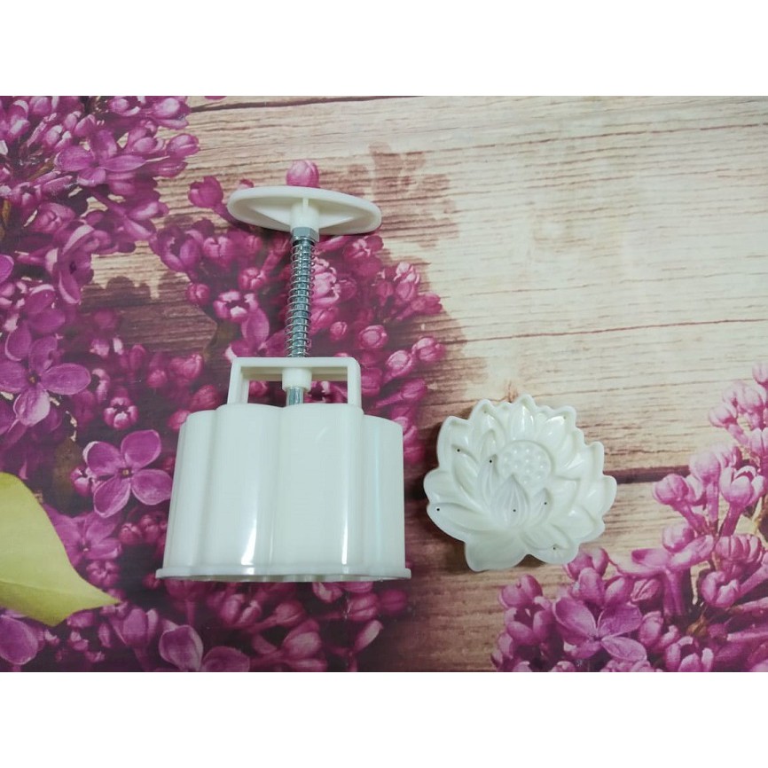 KHUÔN BÁNH TRUNG THU LÒ XO 150 GRAM HÌNH HOA SEN