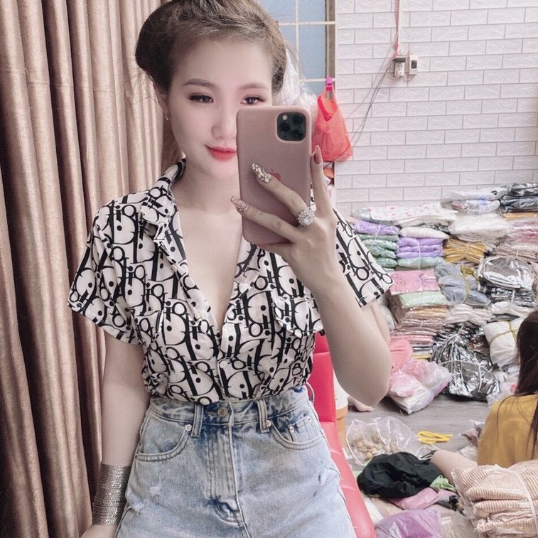 Áo sơ mi tay ngắn 2 túi ngực in chữ nhiểu cực xinh , chất kate lụa mềm mịn ( ảnh thật )