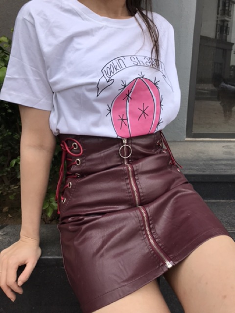 Áo phông croptop Thái Lan hình chữ xinh xắn 2 màu đen, trắng( chọn hình ngẫu nhiên) | BigBuy360 - bigbuy360.vn