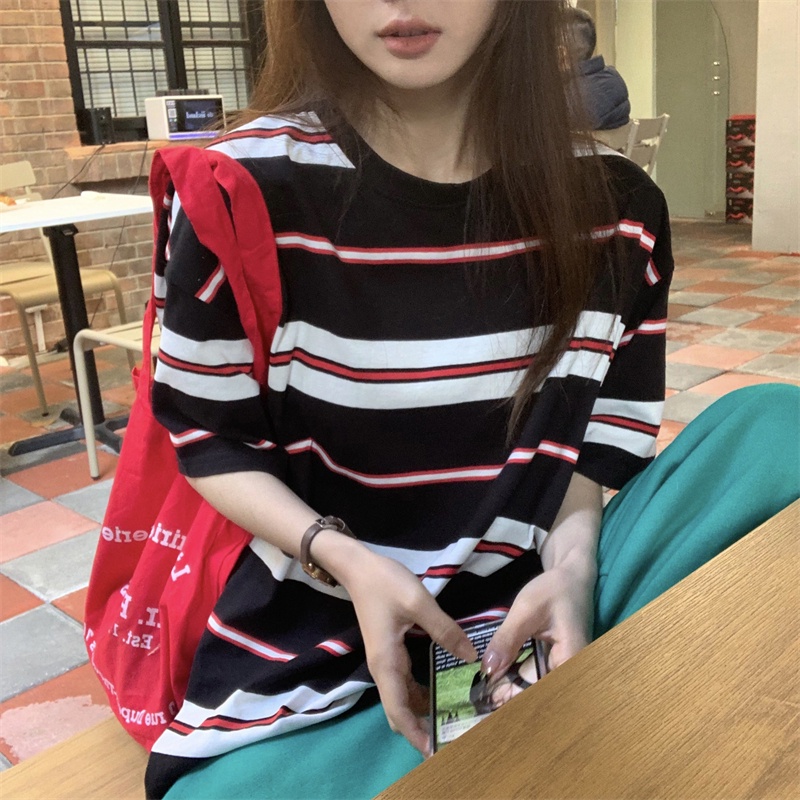 Áo thun PEWARN ngắn tay dáng rộng họa tiết kẻ sọc phong cách Hàn Quốc dành cho nam và nữ
