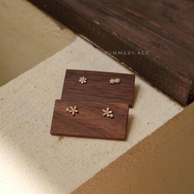 Khuyên tai bạc 925 SUMMERY hoa 5 cánh đính đá bông tai S925 mạ vàng