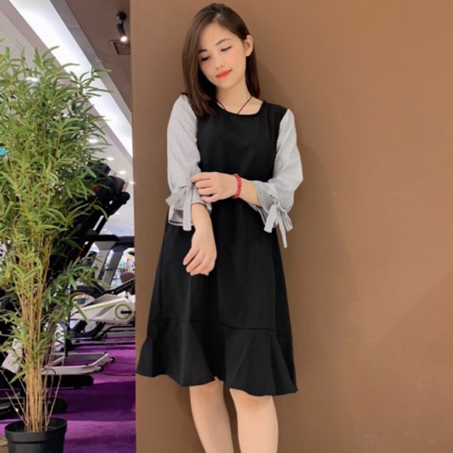 Váy đen tay kẻ sọc