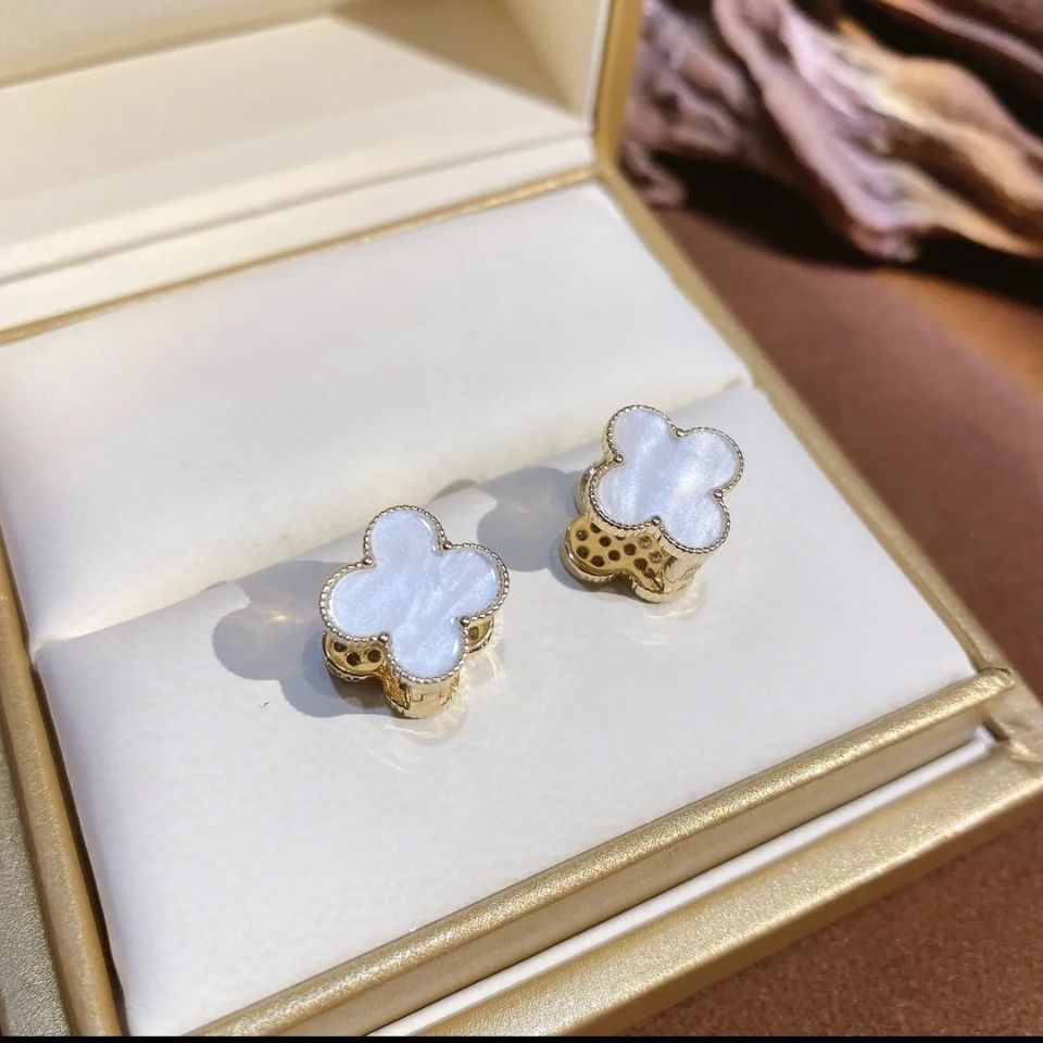 Bông Tai Hai Mặt Bằng Acrylic Nhẹ Hình Cỏ Bốn Lá Màu Bạc Sang Trọng Dành Cho Nữ