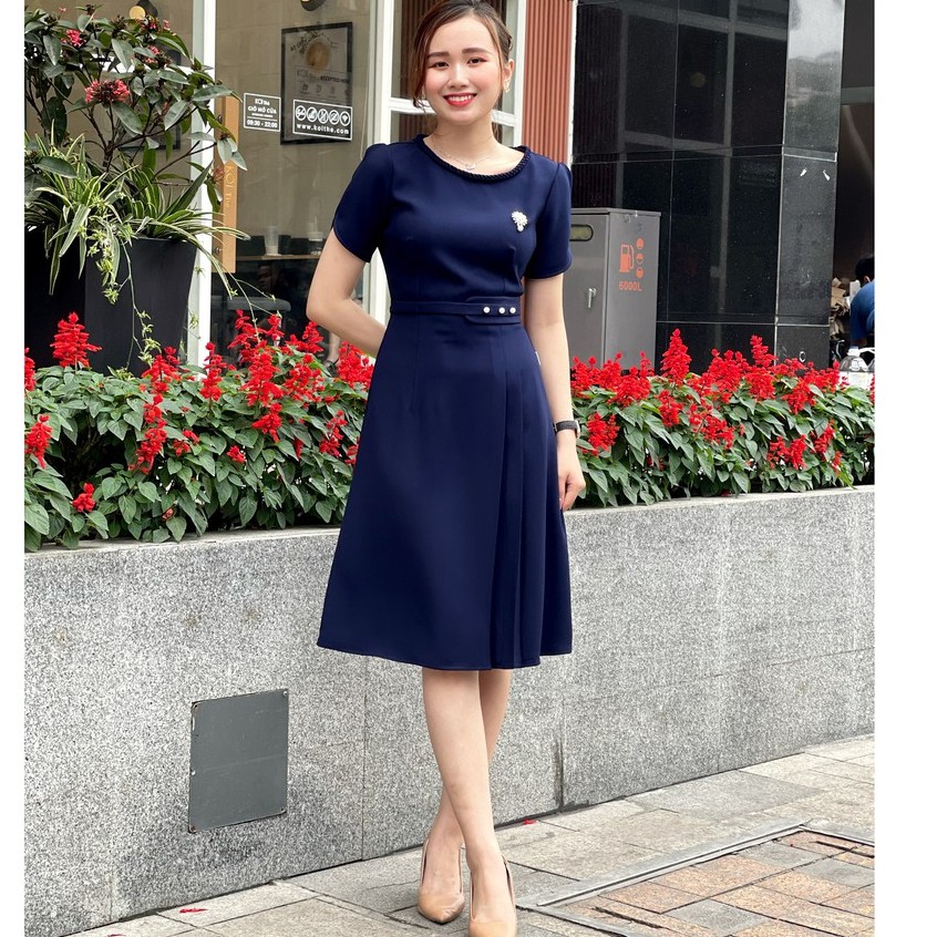 Đầm công sở dáng Basic lịch sự cổ tết tỉ mỉ chất liệu Cát hàn cao cấp Emvy K50 | BigBuy360 - bigbuy360.vn