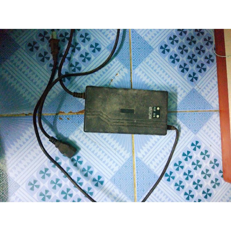 Sạc xe đạp điện 48V 12Ah cũ 80%.