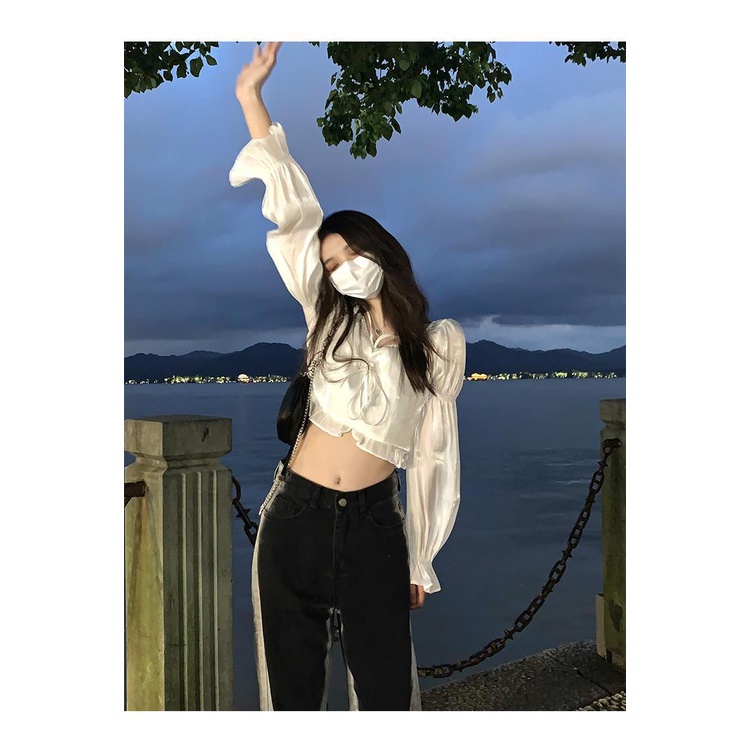 Áo sơ mi trơn tay phồng cổ vuông phối ren