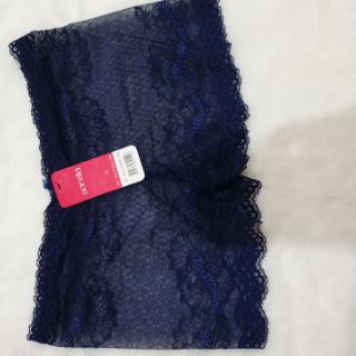 Quần ren mặc váy