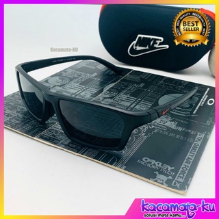 Kính mát thể thao nam chống tia uv màu đen nike 7878