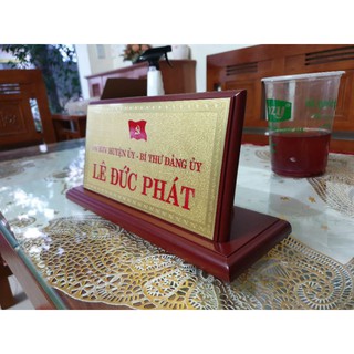 ĐỒNG ĐẾ NGHIÊNG,  kệ tên , bảng tên để bàn, biển công ty, biển phòng , thẻ tên ......( 12 * 24 cm )