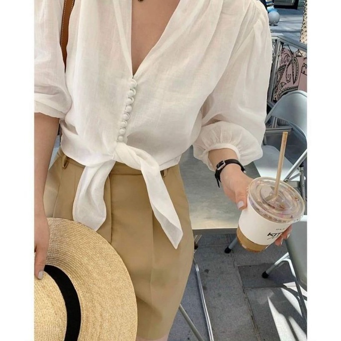 Set áo trắng nút bọc + short nude