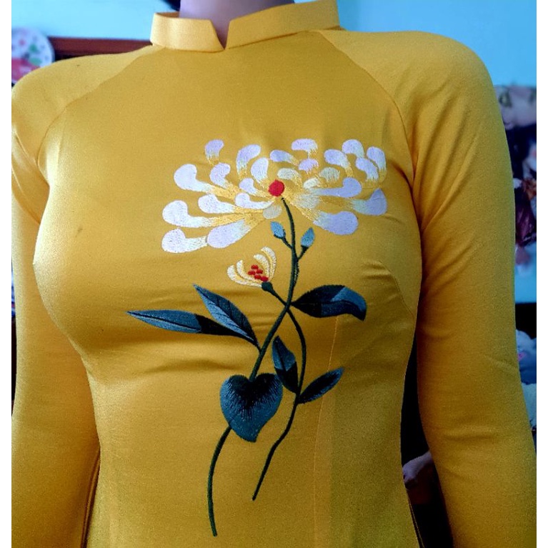 Áo dài lụa Tây Thi thêu hoa vàng thắm