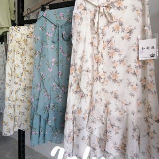 Chân váy hoa tầng