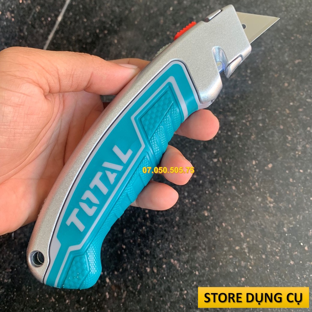 Dao rọc giấy cao cấp TOTAL THT5126128 | Dao cắt đa năng kích thước lưỡi 61x19mm, lưỡi SK5, kèm 6 lưỡi cắt