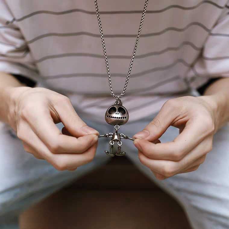 Dây Chuyền Mặt Hình Đầu Lâu Ngoài Hành Tinh Bằng Thép Titan Phong Cách Hip Hop 2288