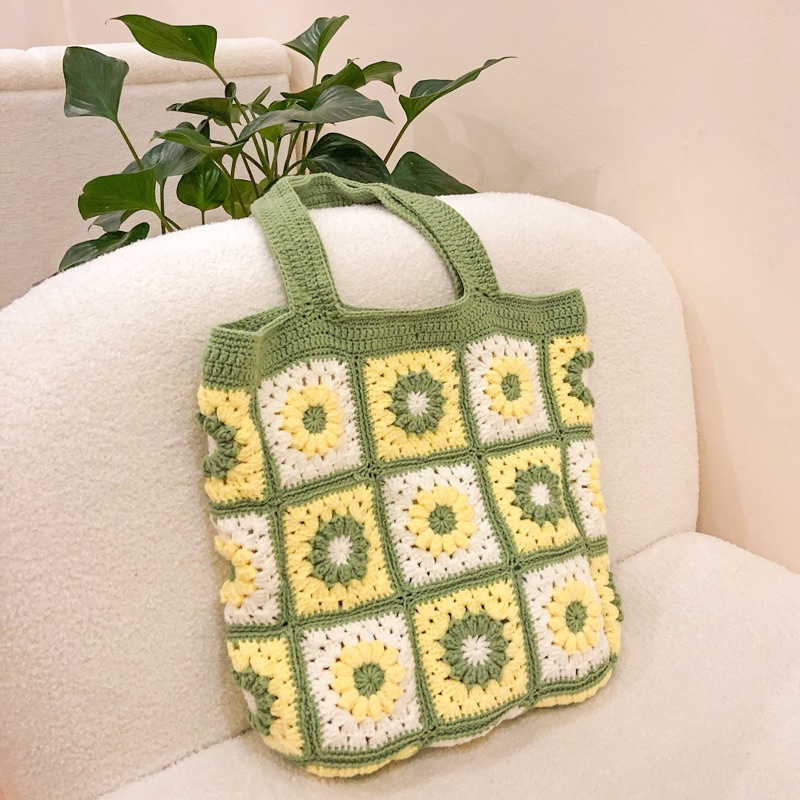 𝙂𝙧𝙖𝙣𝙣𝙮 𝙨𝙦𝙪𝙖𝙧𝙚 𝙩𝙤𝙩𝙚 𝙗𝙖𝙜 - Túi len ghép hoa