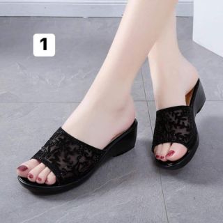 Combo 3 đôi dép và quần áo