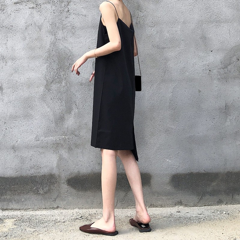 (ORDER) Váy hai dây cổ vuông màu đen retro cá tính thiết kế vạt chéo style Hàn Quốc (NEW ARRIVALS)