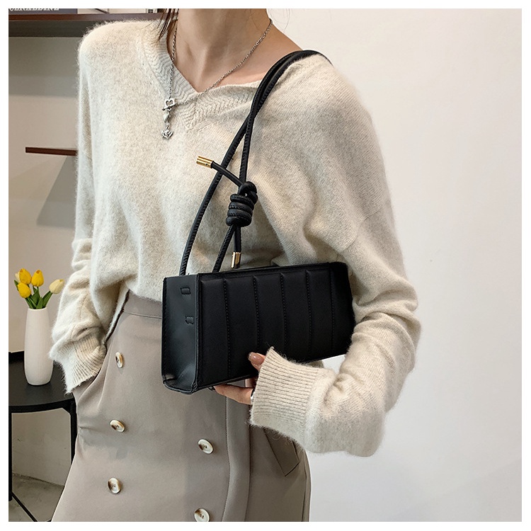 Túi đeo chéo thanh lịch cho nữ Retro fashion/black red brown three colors available IELGY