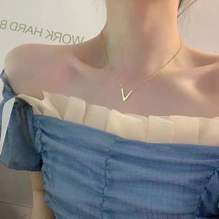 Dây chuyền thép titan mặt chữ V đơn giản thời trang dành cho nữ