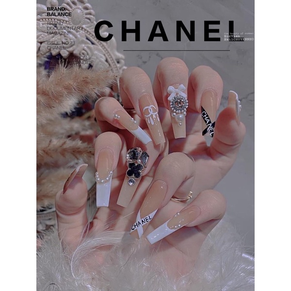 Charm 4 lá đính móng