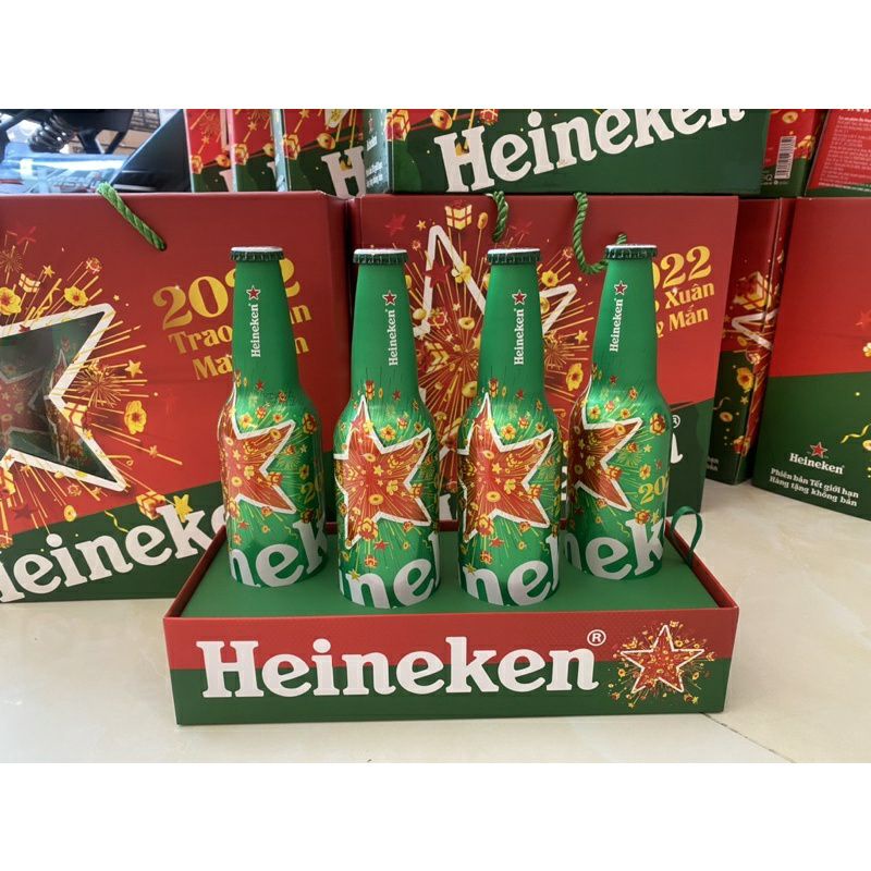 Bộ quà tặng 4 chai nhôm bia Heineken 330 thích hợp dùng làm quà tặng biếu tết 2022