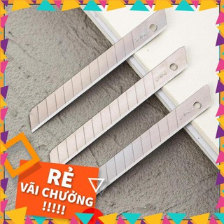 Lưỡi dao rọc giấy Deli, cỡ nhỏ, loại 13 lưỡi, 10 chiếc/hộp  E2012