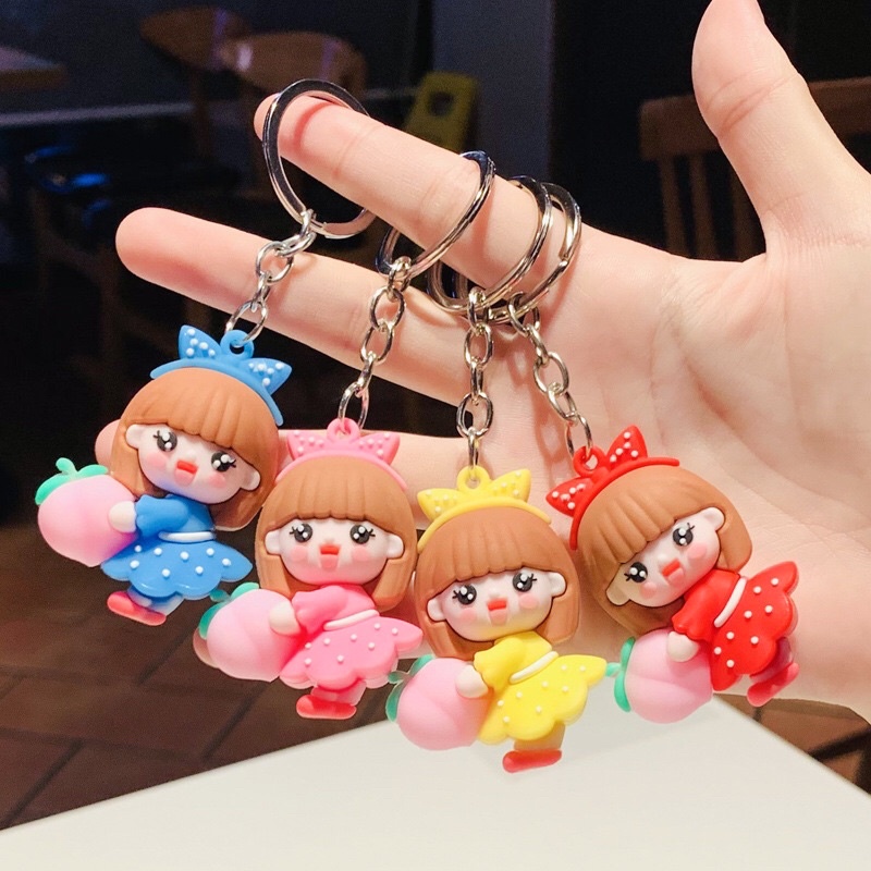 Móc khóa búp bê ôm trái táo dễ thương