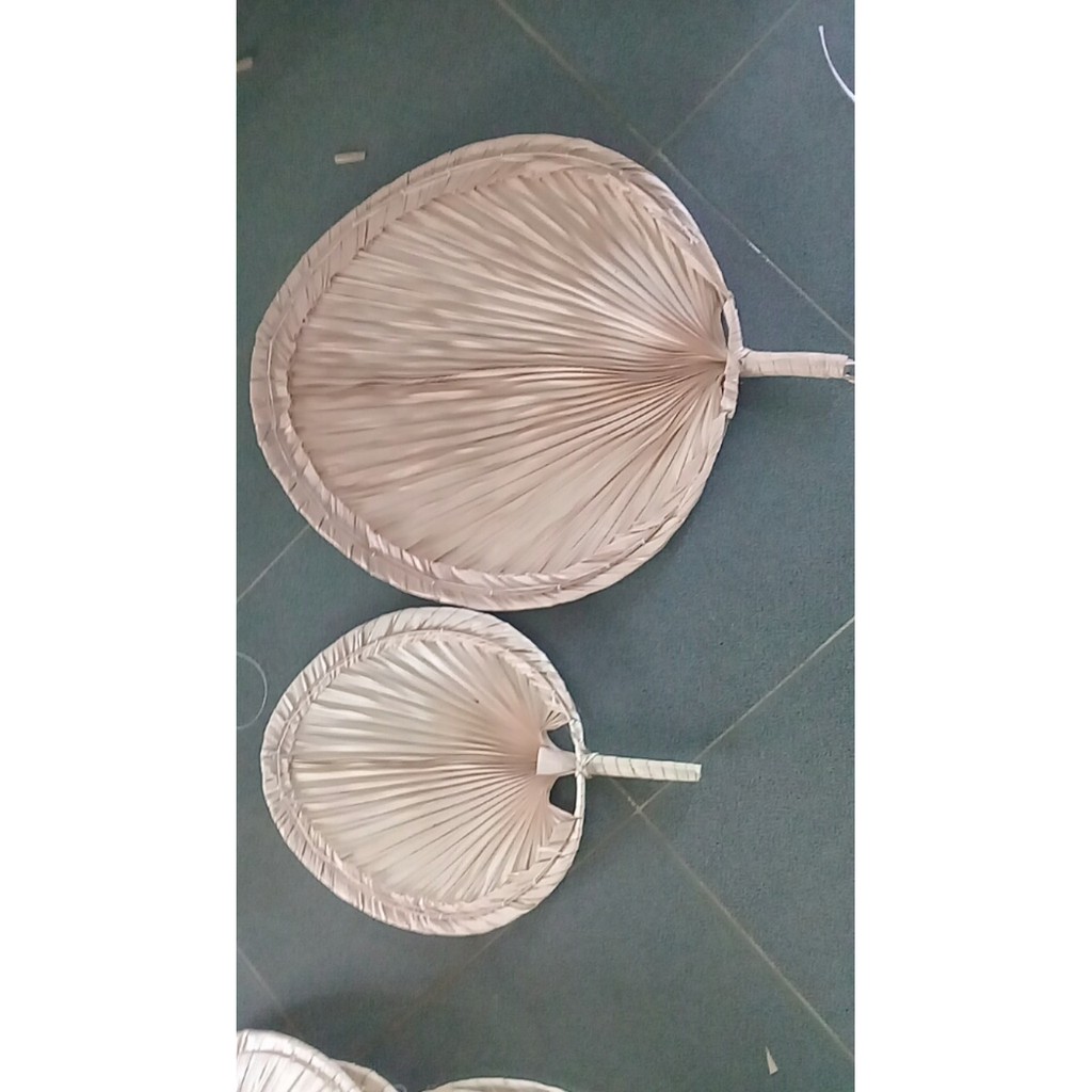 Quạt nan cầm tay kiểu dáng
