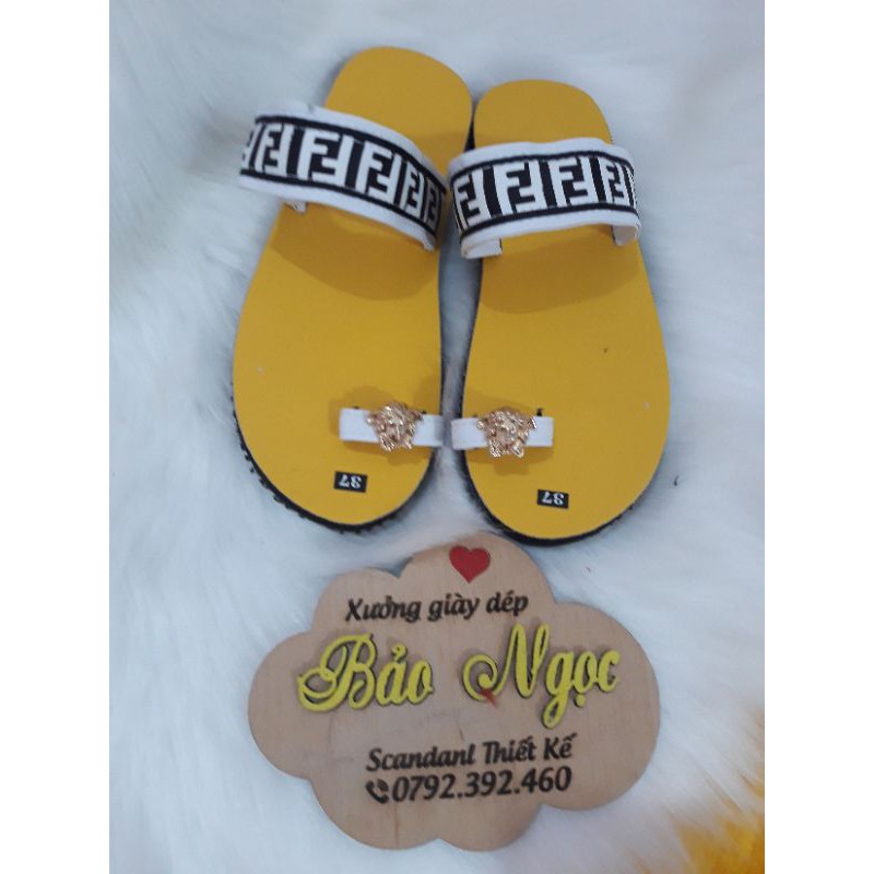 dép sỏ ngón nữ