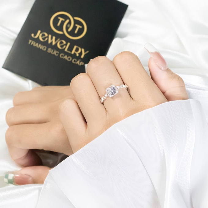 Nhẫn Bạc Nữ s925 Bạc Ý Đá Vuông Thân Xích Cá Tính - T&amp;T Jewelry cao cấp NN059