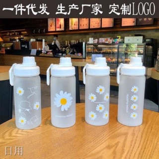 BÌNH NƯỚC NHỰA HOA CÚC. ( có ống hút)