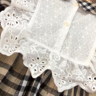 Váy kẻ kèm yếm ren cho bé