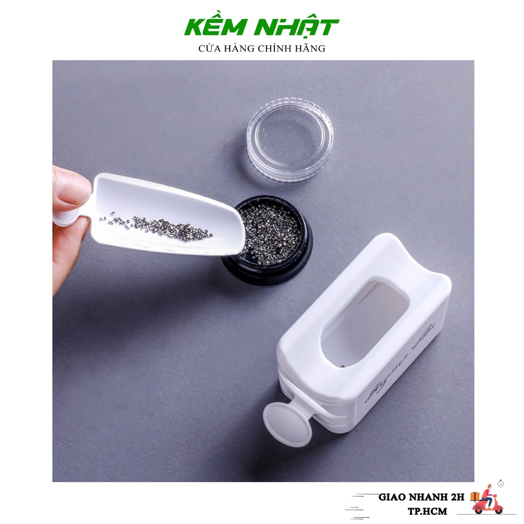 Khay Đựng Đá Rắc Móng, Nhũ