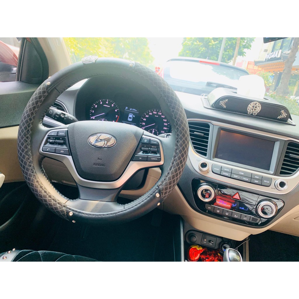 Đính đá trang trí nội thất Hyundai Accent sang trọng đẳng cấp