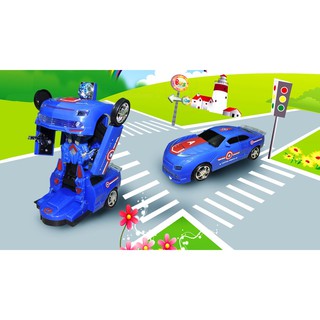 Xe ô tô biến hình thành Robot