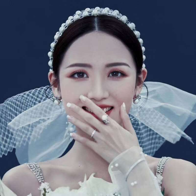 Kẹp tóc phối mạng che mặt đính ngọc trai phong cách Retro cho cô dâu