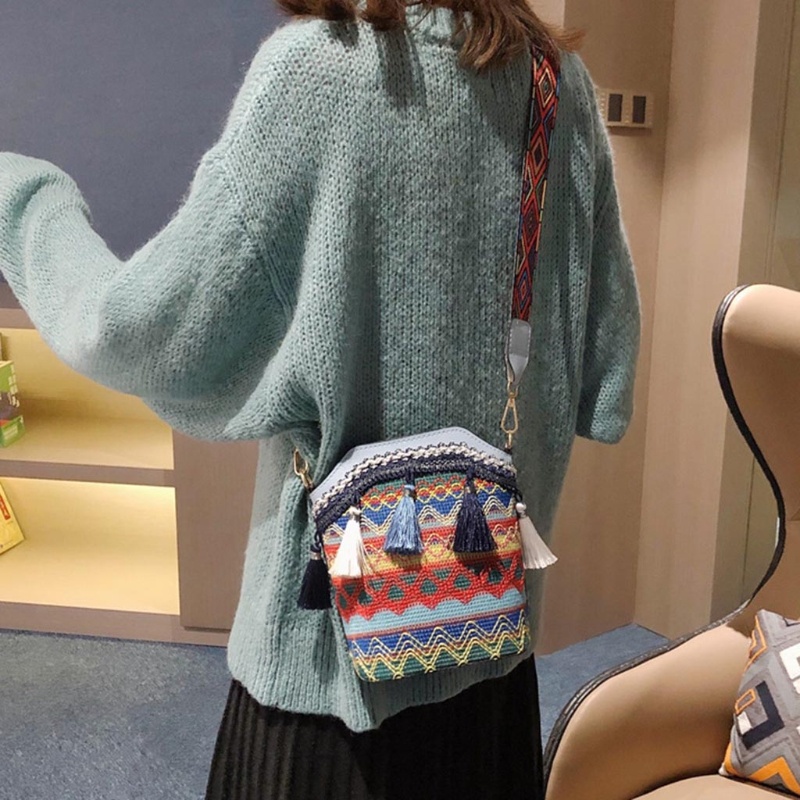 Túi Đeo Chéo Đựng Điện Thoại Đính Núm Tua Thời Trang