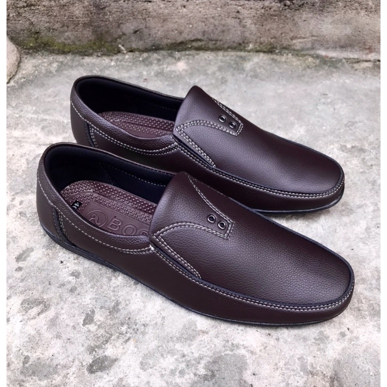 Giày lười nam da mềm..kiểu dáng đẹp..mang êm chân..mã GM12..màu nâu..đế khâu sẵn toàn bộ rất chắc chắn