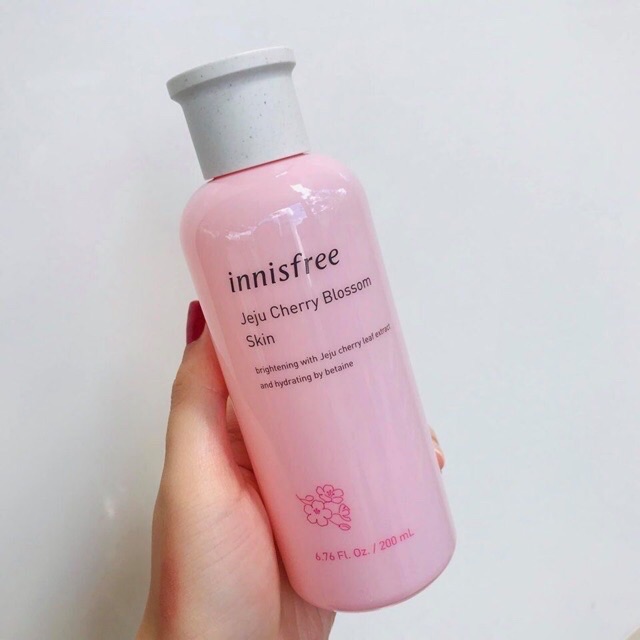 NƯỚC HOA HỒNG LÀM SÁNG DA VÀ DƯỠNG ẨM INNISFREE JEJU CHERRY BLOSSOM SKIN