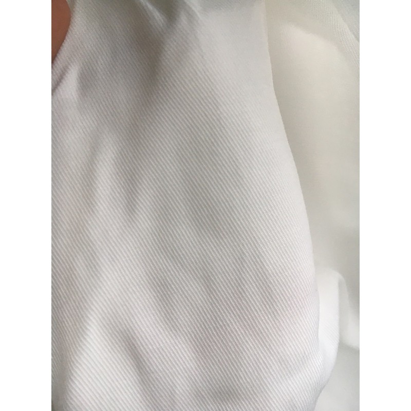 Đầm Bẹt vai xoè tay bồng