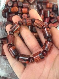 Vòng tay gỗ Sưa Lào