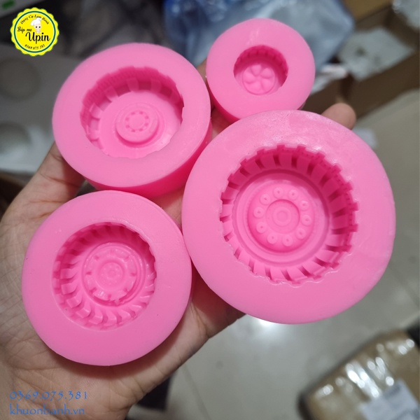 Sét 4 khuôn silicon làm bánh xe địa hình trang trí bánh rau câu sinh nhật/bánh kem socola cho bé trai bé gái cá tính